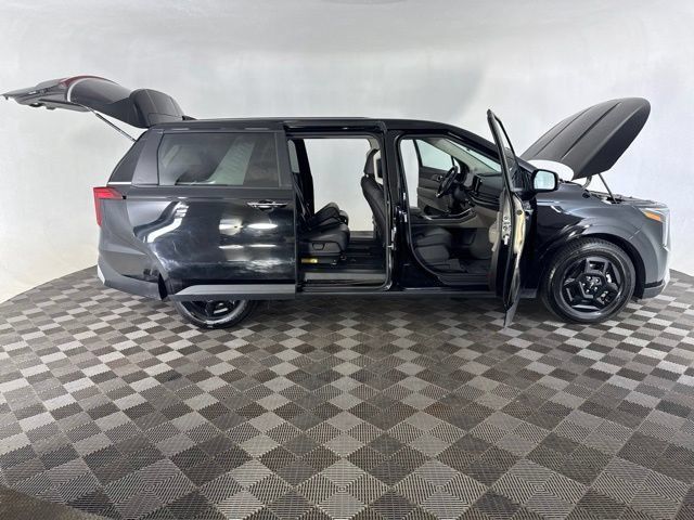 Certified 2025 Kia Carnival FWD image 15