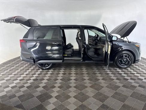 Certified 2025 Kia Carnival FWD image 15