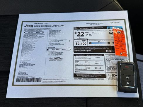 Used 2025 Jeep Grand Cherokee Laredo X image 32