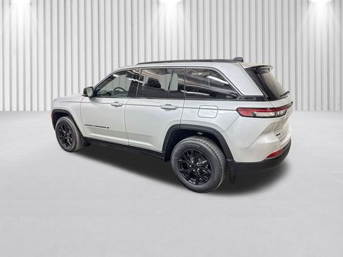New 2026 Jeep Grand Cherokee Laredo image 7
