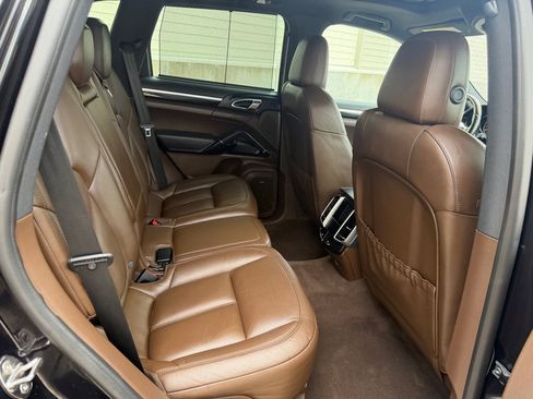 Used 2017 Porsche Cayenne AWD/4WD image 24