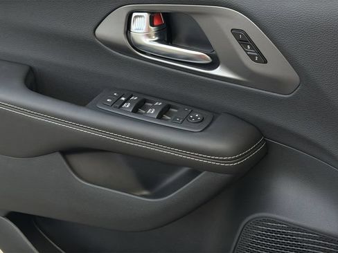 New 2026 Chrysler Pacifica Select FWD image 28