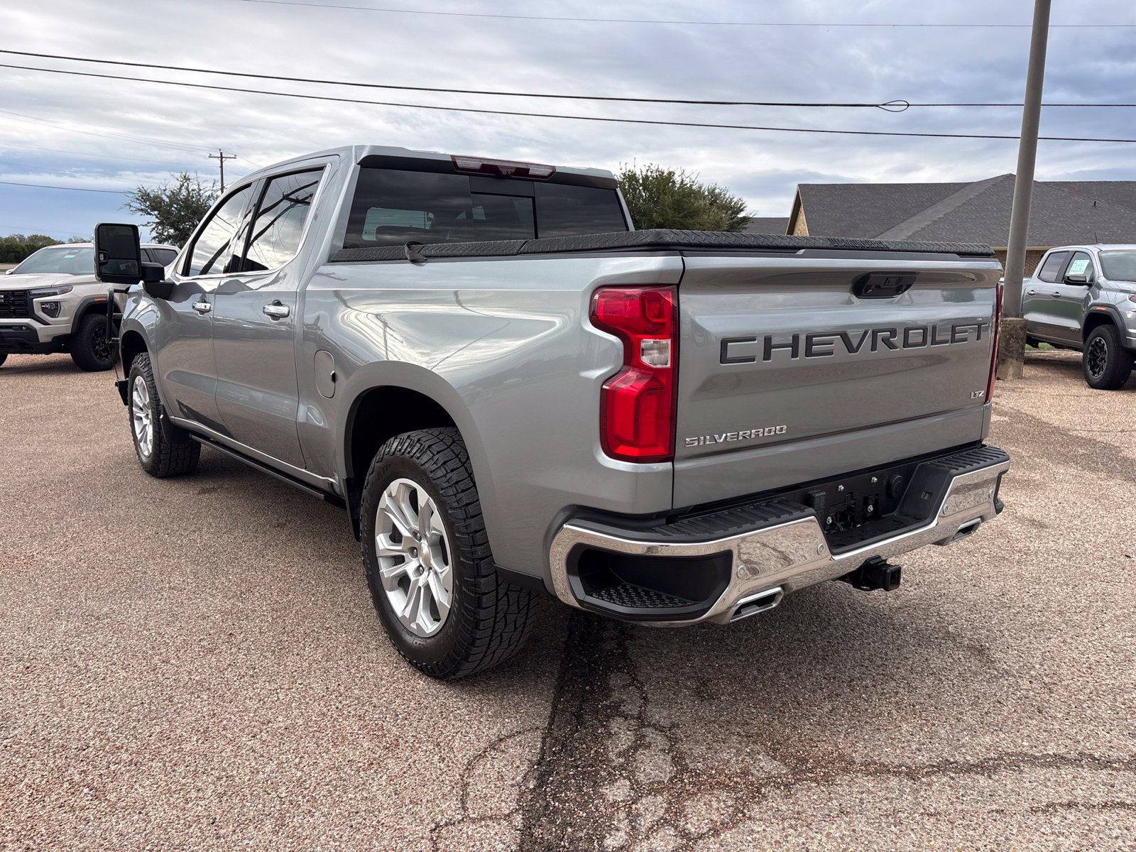 Used 2023 Chevrolet Silverado 1500 LTZ AWD/4WD image 4