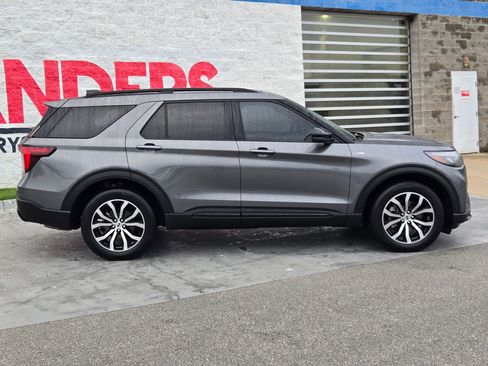 Used 2025 Ford Explorer ST-Line AWD/4WD image 8