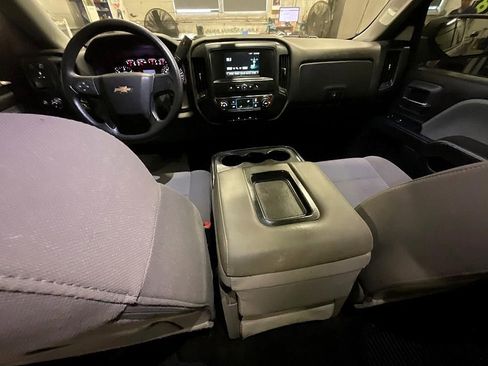 Used 2018 Chevrolet Silverado 1500 Custom w/ Custom Value Package image 3