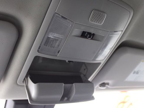 Used 2018 Toyota RAV4 LE image 38