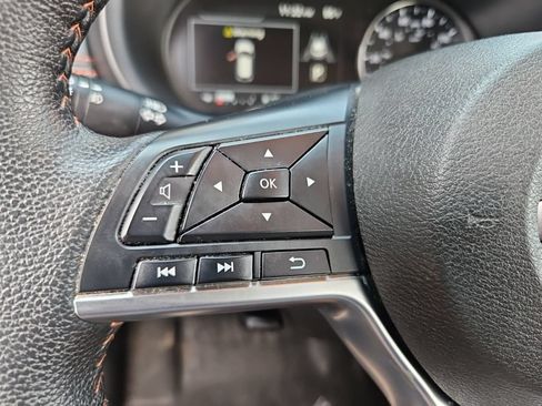 Used 2023 Nissan Kicks SR w/ SR Premium Package FWD image 11