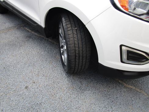 Used 2017 Ford Edge Titanium w/ Equipment Group 301A FWD image 33