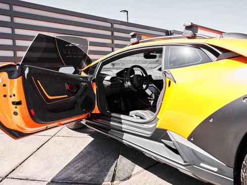 Used 2023 Lamborghini Huracan Sterrato image 38