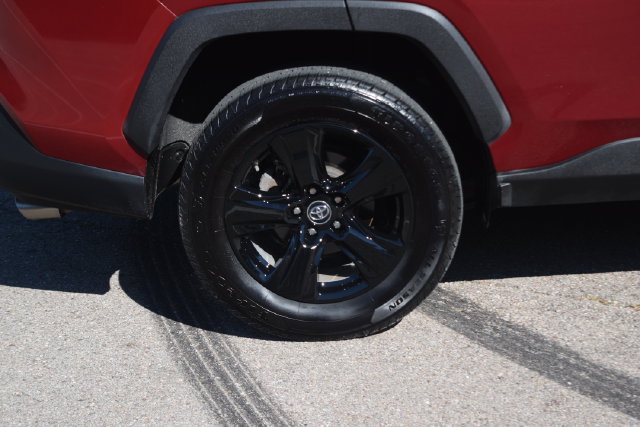 Used 2020 Toyota RAV4 XLE w/ Convenience Package FWD image 29