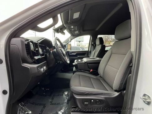 Used 2024 GMC Sierra 2500 SLE w/ SLE Value Package; image 15