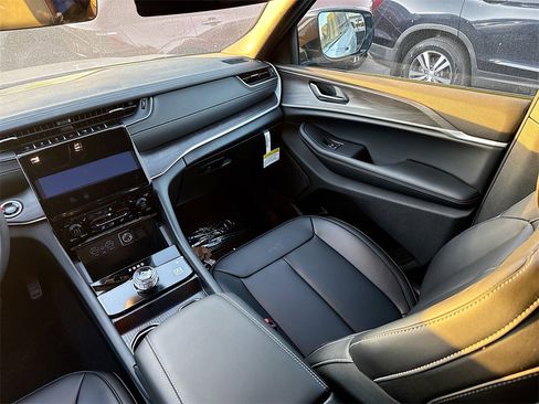 New 2025 Jeep Grand Cherokee L Limited image 25