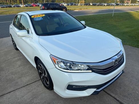Used 2017 Honda Accord EX image 5