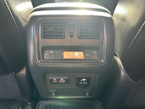 Used 2020 Nissan Pathfinder SL FWD image 21