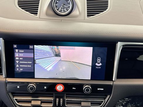 Used 2025 Porsche Macan image 18