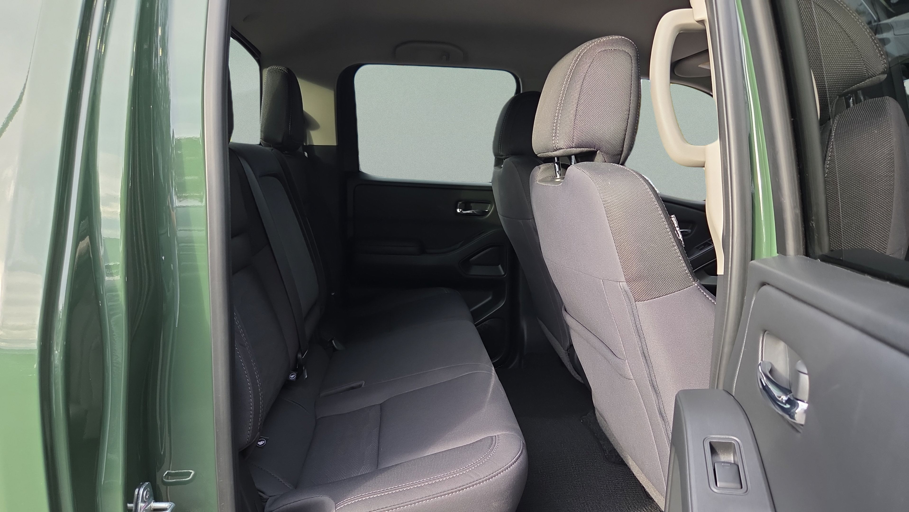 Used 2024 Nissan Frontier SV w/ SV Convenience Package RWD image 14