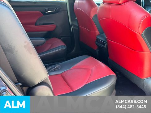 Used 2021 Toyota Highlander XSE image 17