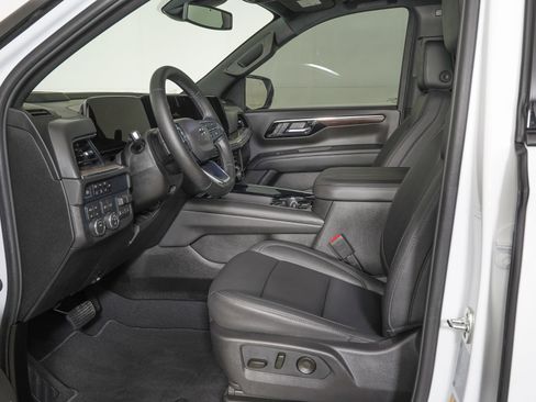 Used 2026 Chevrolet Suburban Z71 w/ Comfort Package image 17