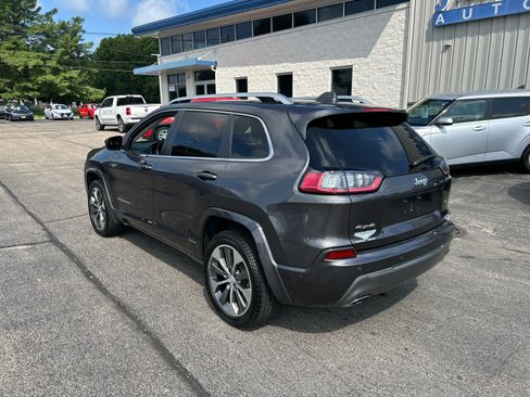 Used 2019 Jeep Cherokee Overland w/ Technology Group AWD/4WD image 5