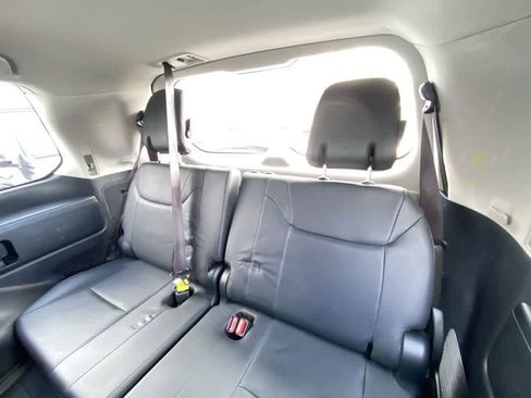 Used 2017 Lexus LX 570 4WD w/ Luxury Package image 26