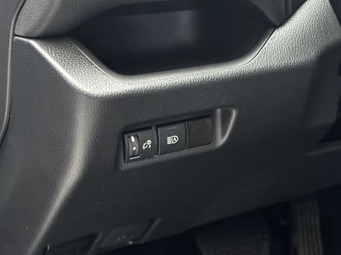 Used 2023 Toyota RAV4 LE AWD/4WD image 18