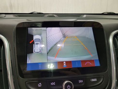 Used 2018 Chevrolet Equinox Premier image 12