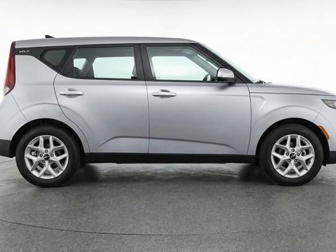 Used 2025 Kia Soul LX w/ LX Technology Package image 11