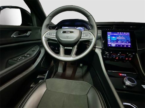 New 2025 Jeep Grand Cherokee Altitude image 27