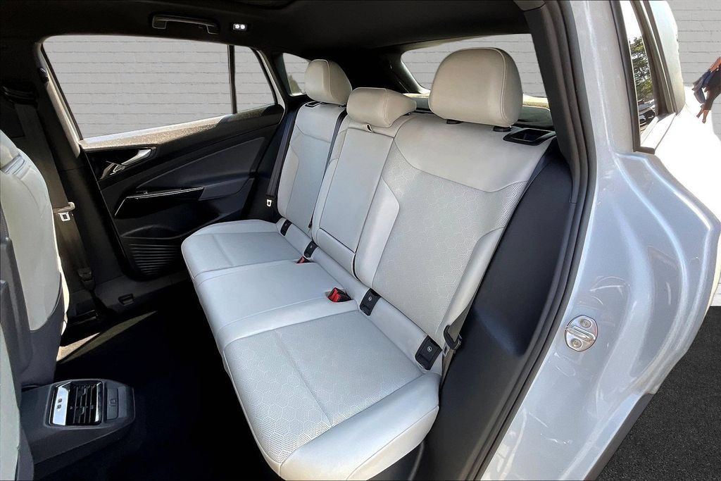 Used 2021 Volkswagen ID.4 Pro S w/ ID.4 Protection Package RWD image 18