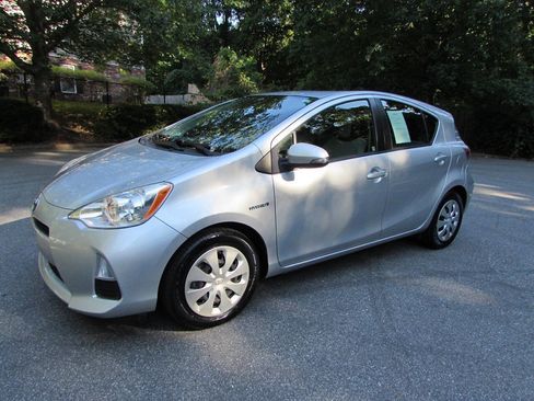 Used 2014 Toyota Prius C One FWD image 2