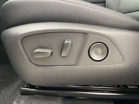 New 2026 Chevrolet Traverse LT image 9