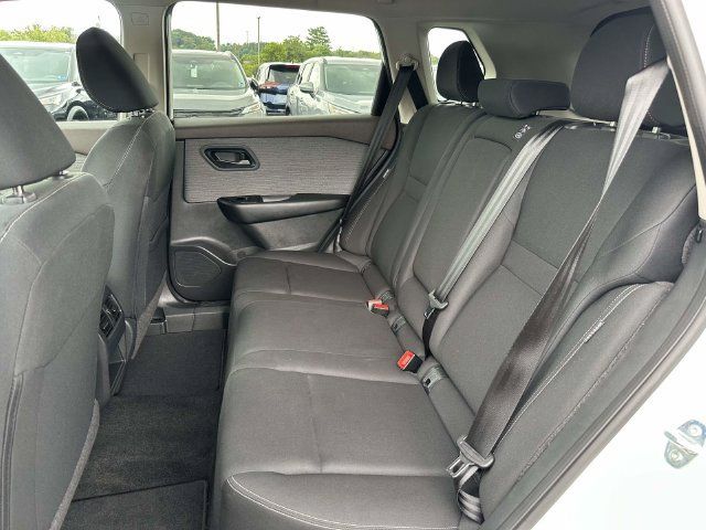 Used 2023 Nissan Rogue S AWD/4WD image 16