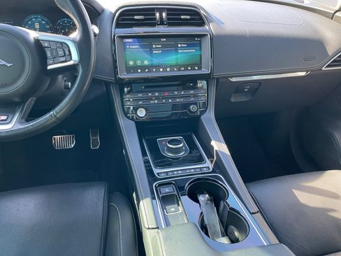 Used 2017 Jaguar F-PACE S image 16
