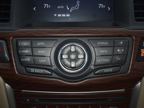 Used 2017 Nissan Pathfinder Platinum w/ Family Entertainment Package AWD/4WD image 33