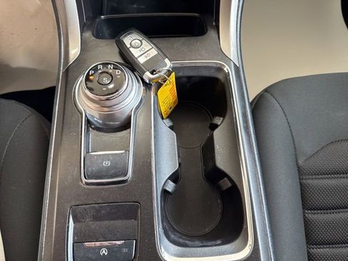 Used 2017 Ford Fusion SE w/ Fusion SE Technology Package image 17