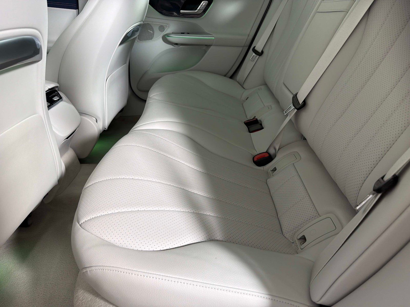 Used 2026 Mercedes-Benz EQE 320+ Sedan image 34