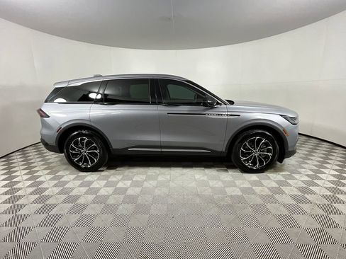 Used 2025 Lincoln Nautilus Premier AWD/4WD image 5