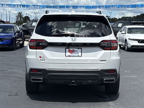 Certified 2024 Honda Pilot Touring image 8