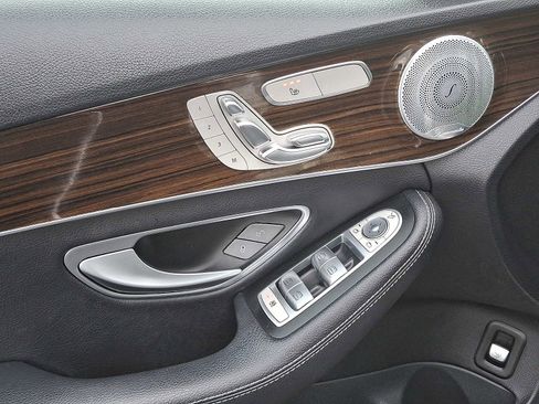 Used 2018 Mercedes-Benz C 300 4MATIC Sedan image 12