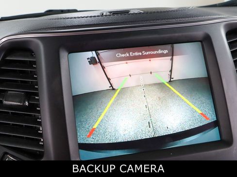 Used 2023 Jeep Cherokee Altitude Lux AWD/4WD image 19