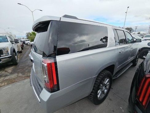Used 2019 GMC Yukon XL Denali image 3