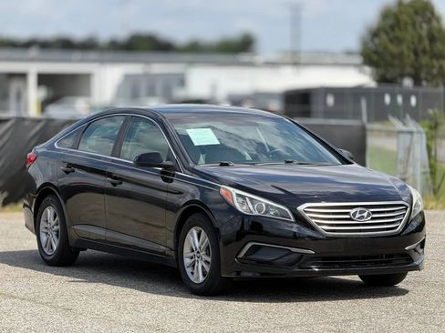 Used 2016 Hyundai Sonata SE image 1