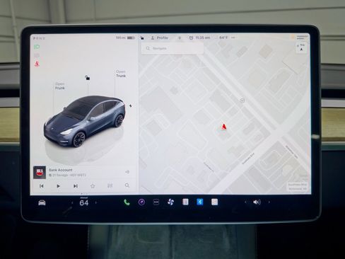 Used 2023 Tesla Model Y Performance image 9