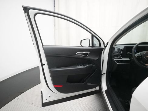 Used 2023 Kia Sportage LX AWD/4WD image 27
