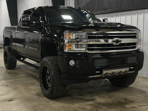Used 2019 Chevrolet Silverado 2500 High Country w/ Duramax Plus Package image 31
