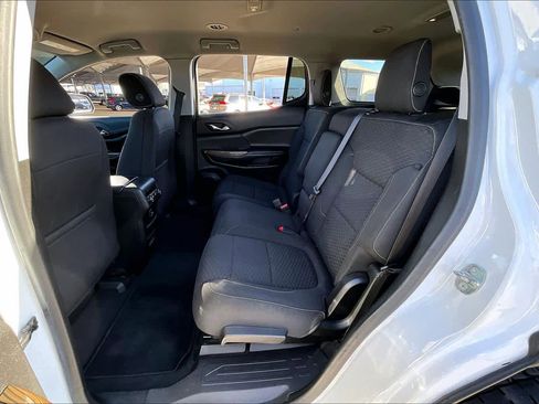 Used 2019 GMC Acadia SLE image 18