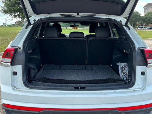 Used 2023 Volkswagen Atlas Cross Sport SE FWD image 6