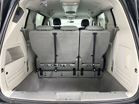 Used 2010 Chrysler Town & Country Touring w/ Heated Seat Group image 22