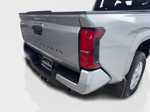 Used 2025 Toyota Tacoma SR5 image 18