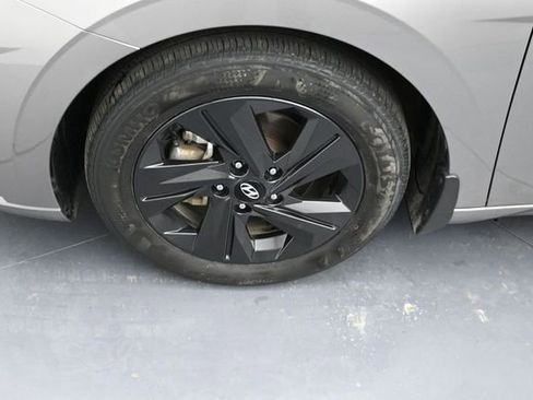 Used 2023 Hyundai Elantra Blue FWD image 9